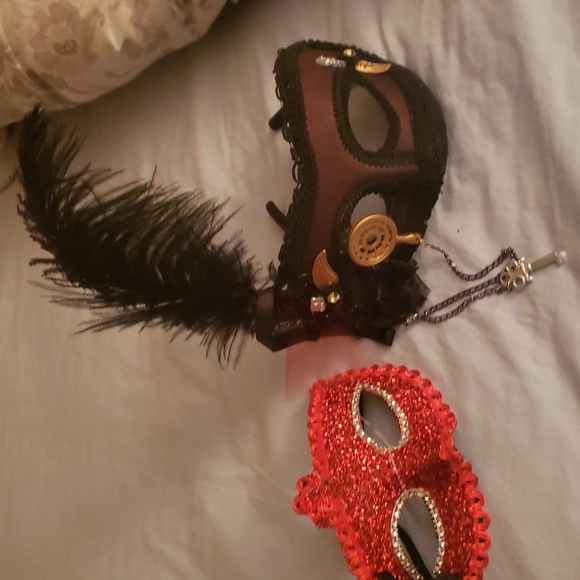 Is masquerade masks - Picture 3 of 3